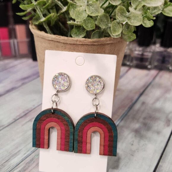 Rainbow wooden stud earrings - Picture 6 of 6